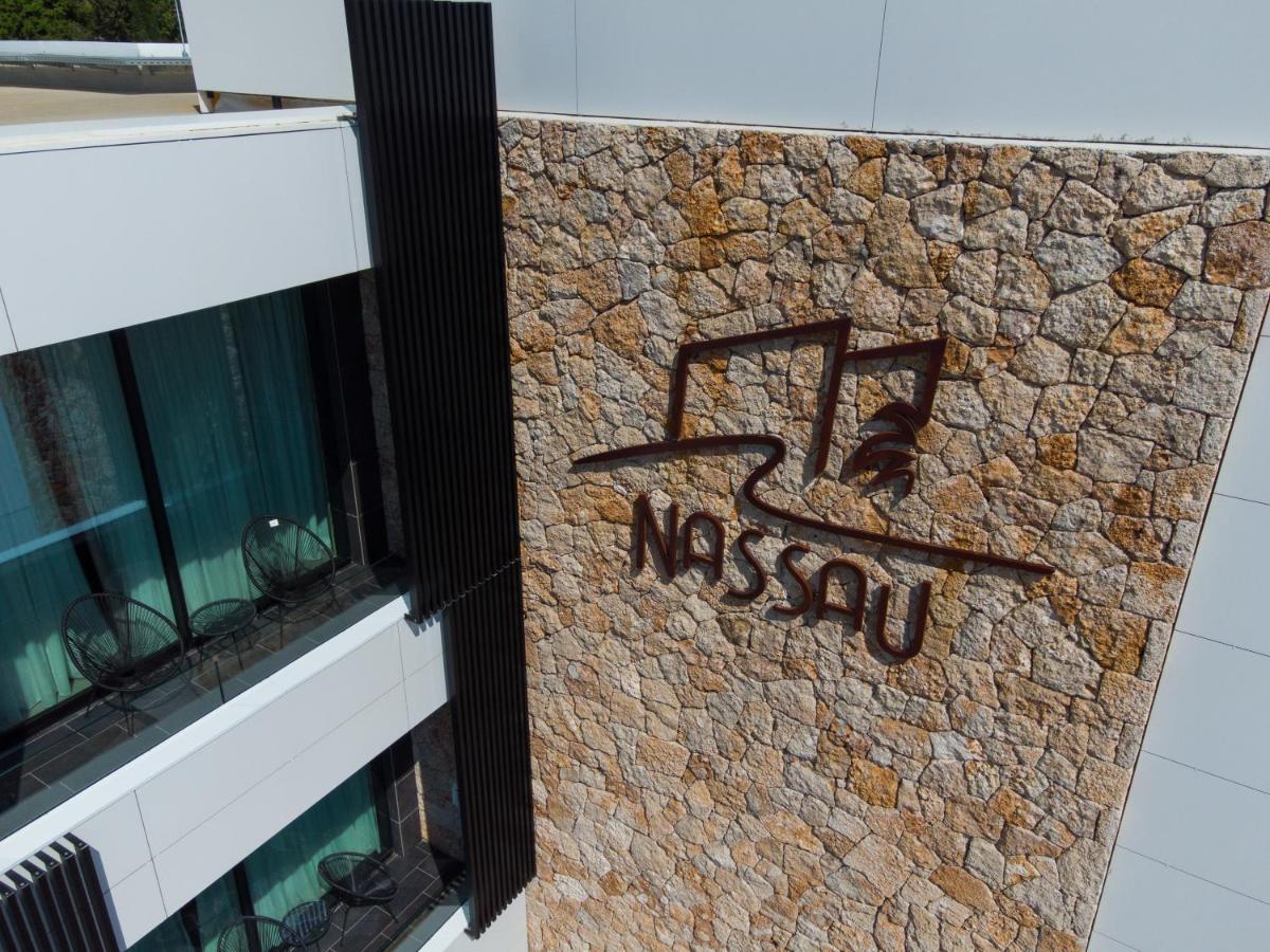 Nassau Hotel ديرمي المظهر الخارجي الصورة